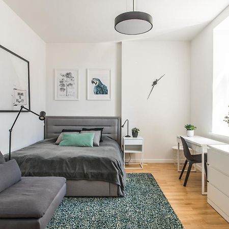 Cozy Modern Studio - Great For Short Trips Riga Bagian luar foto