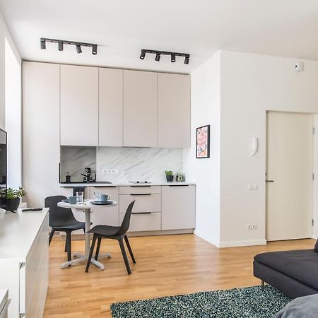 Cozy Modern Studio - Great For Short Trips Riga Bagian luar foto