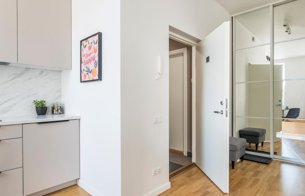 Cozy Modern Studio - Great For Short Trips Riga Bagian luar foto