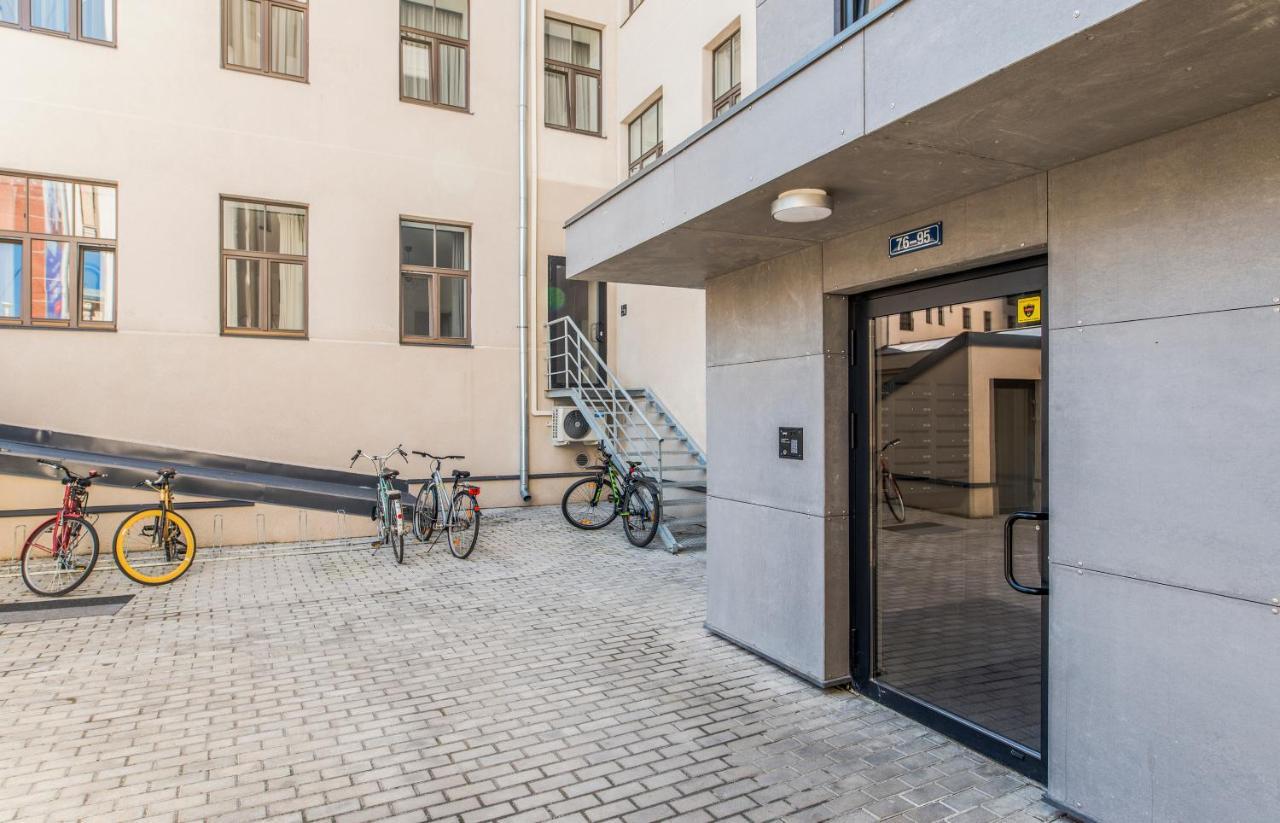 Cozy Modern Studio - Great For Short Trips Riga Bagian luar foto