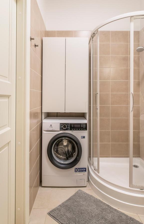 Cozy Modern Studio - Great For Short Trips Riga Bagian luar foto