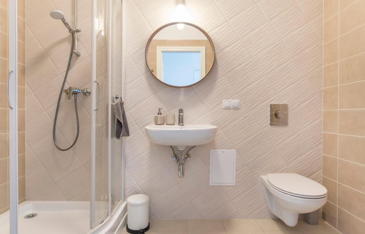 Cozy Modern Studio - Great For Short Trips Riga Bagian luar foto