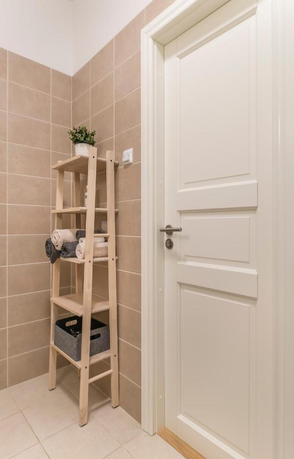 Cozy Modern Studio - Great For Short Trips Riga Bagian luar foto