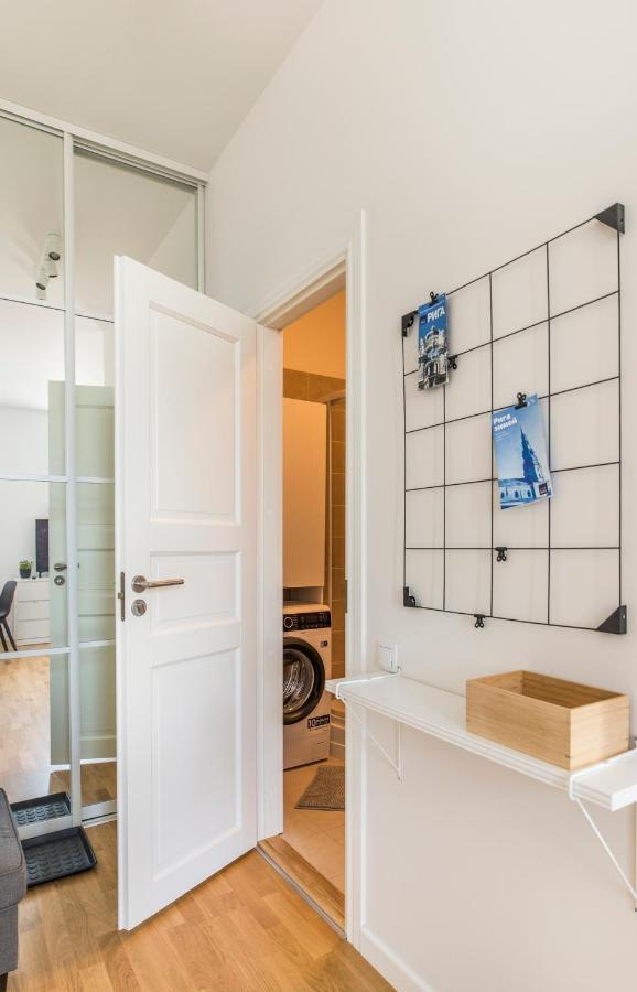 Cozy Modern Studio - Great For Short Trips Riga Bagian luar foto