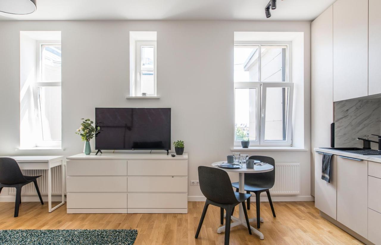 Cozy Modern Studio - Great For Short Trips Riga Bagian luar foto