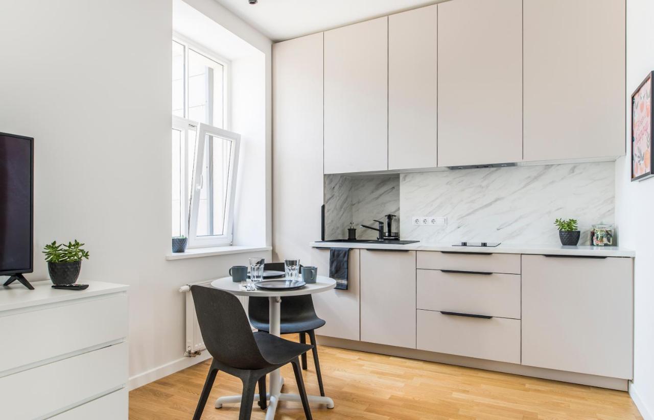 Cozy Modern Studio - Great For Short Trips Riga Bagian luar foto
